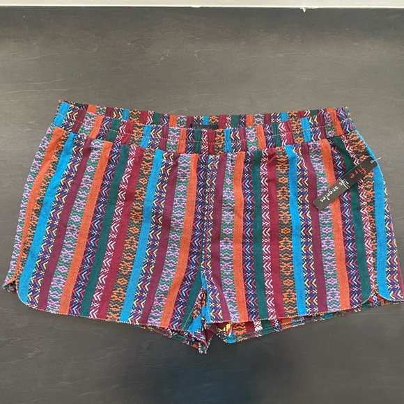 Fire Los Angeles Shorts Juniors Sz 13 Aztec Pattern - Picture 1 of 7